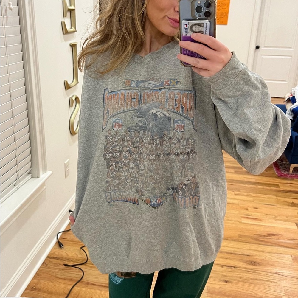 Vintage Denver Broncos Super Bowl Sweatshirt!